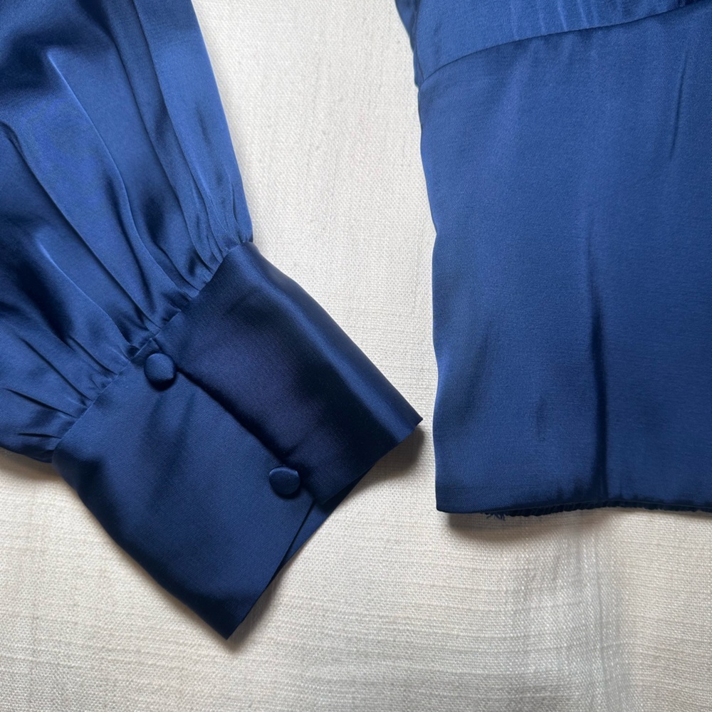 Abercrombie & Fitch Cropped Satin Plunge Navy Blouse - Picture 8 of 15
